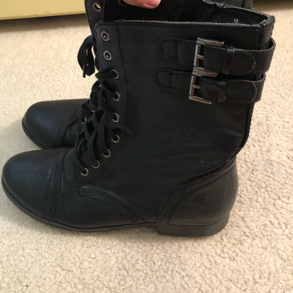 Combat boots